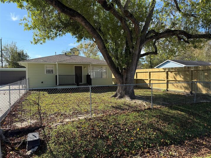 Property Photo:  5910 Woodview Drive  TX 77396 