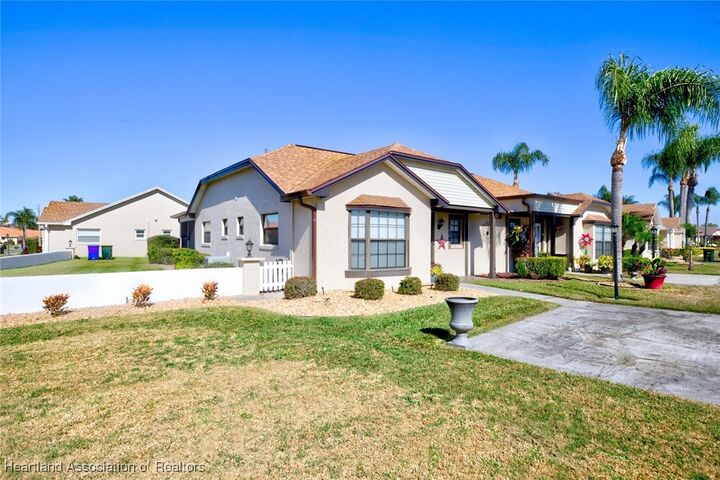 Property Photo: 4826 Vilabella Drive FL 33872