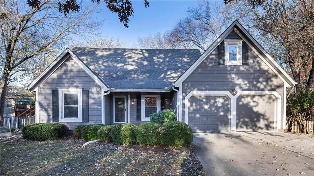 Property Photo: 4047 SW Orleans Court MO 64082