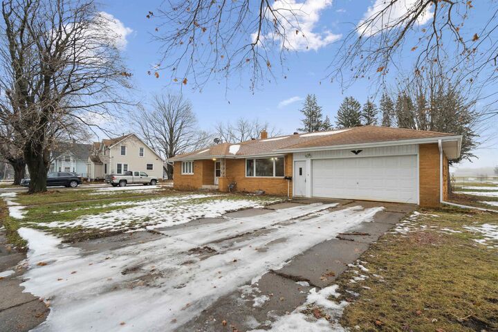 Property Photo:  402 S Washington Avenue  IA 50630 