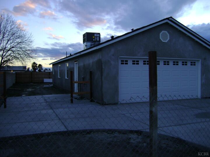 Property Photo:  2615 Gable Avenue  CA 93212 