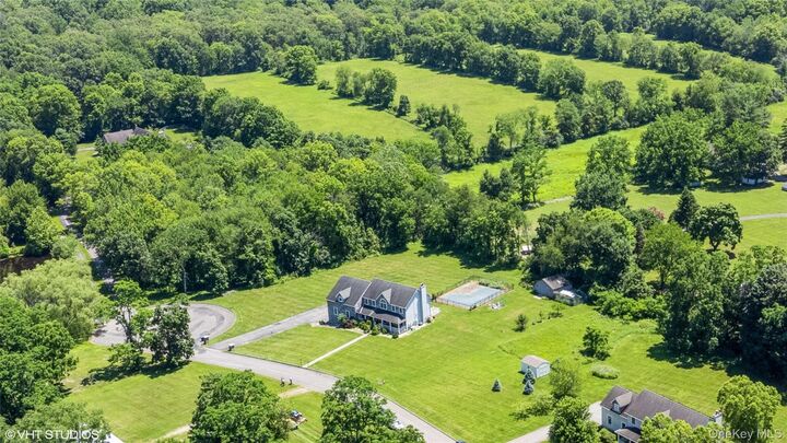 Property Photo:  10 Willys Court  NY 12575 