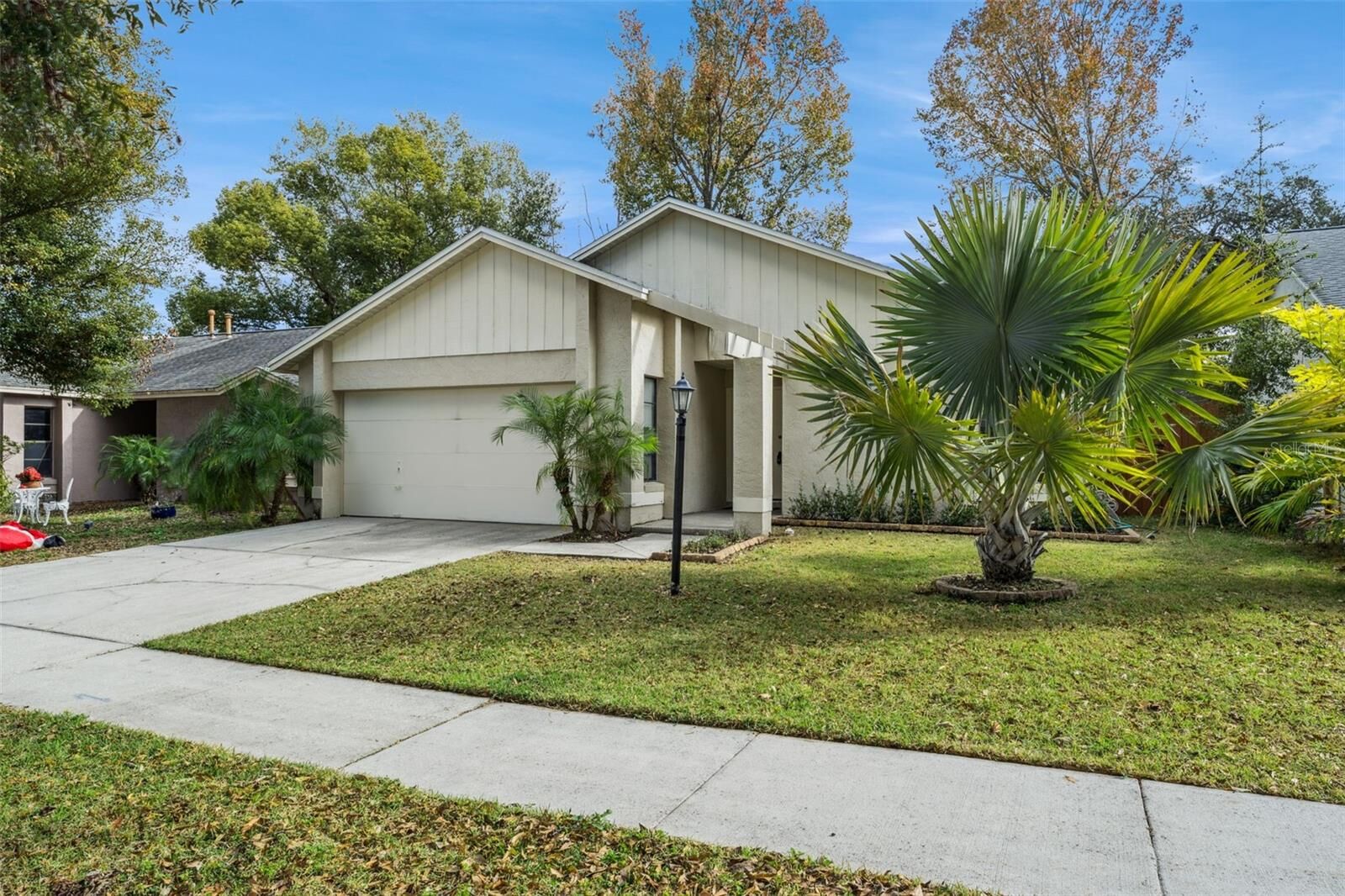 Property Photo:  1417 Bridlebrook Drive  FL 32707 
