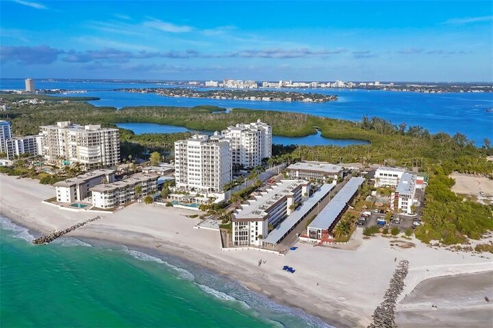 Property Photo:  2110 Benjamin Franklin Drive 303  FL 34236 