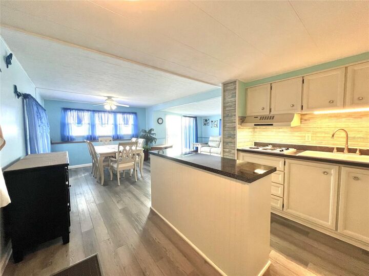 Property Photo:  528 Blackburn Boulevard  FL 34287 