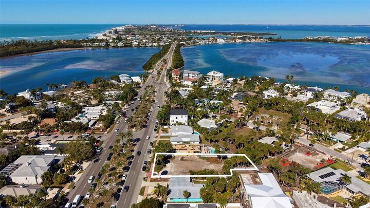 Property Photo: 130 N Blvd Of The Presidents FL 34236