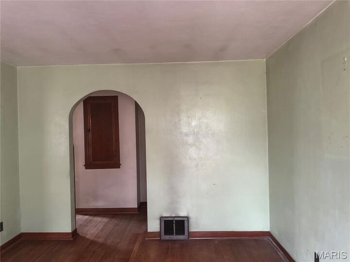 Property Photo:  511 Averill Avenue  MO 63135 