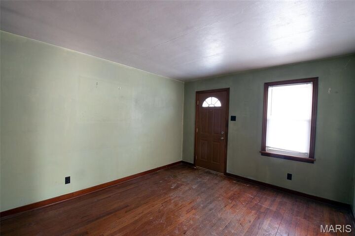 Property Photo:  511 Averill Avenue  MO 63135 