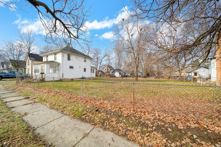 Property Photo: 826 Lincoln Street MI 49202