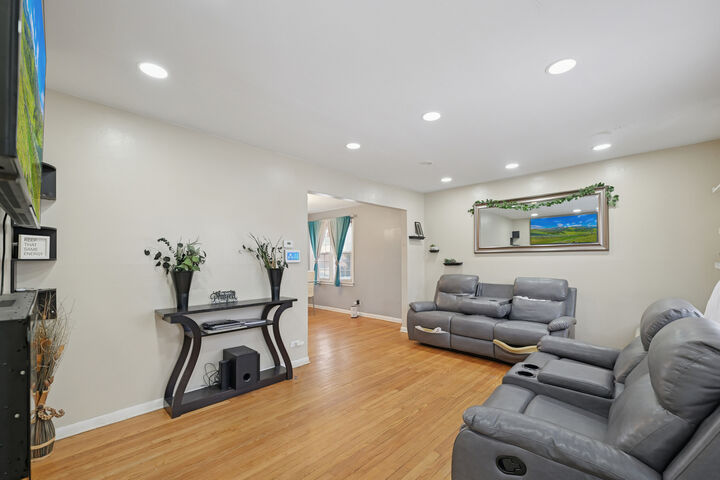 Property Photo:  1107 E 145th Street  IL 60419 