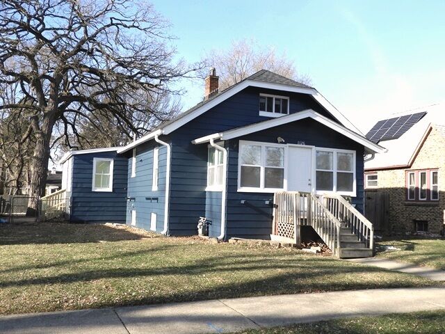 Property Photo:  1126 N Ash Street  IL 60085 