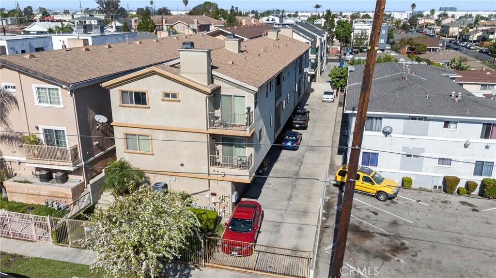 Property Photo:  1611 W 208th 3  CA 90501 
