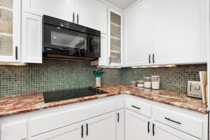 Property Photo:  828 Hygeia Avenue  CA 92024 