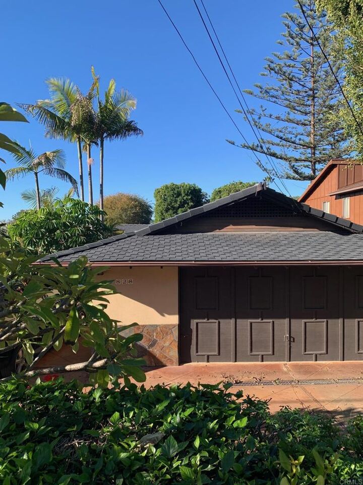 Property Photo:  828 Hygeia Avenue  CA 92024 