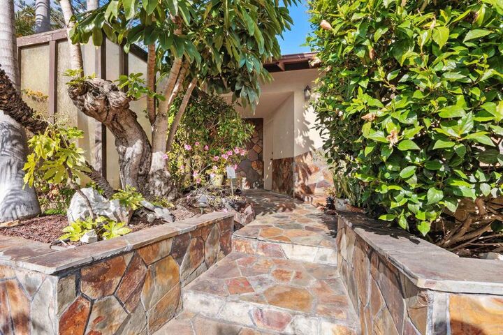 Property Photo:  828 Hygeia Avenue  CA 92024 