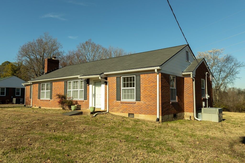 Property Photo:  2556 Lakeland Dr  TN 37214 
