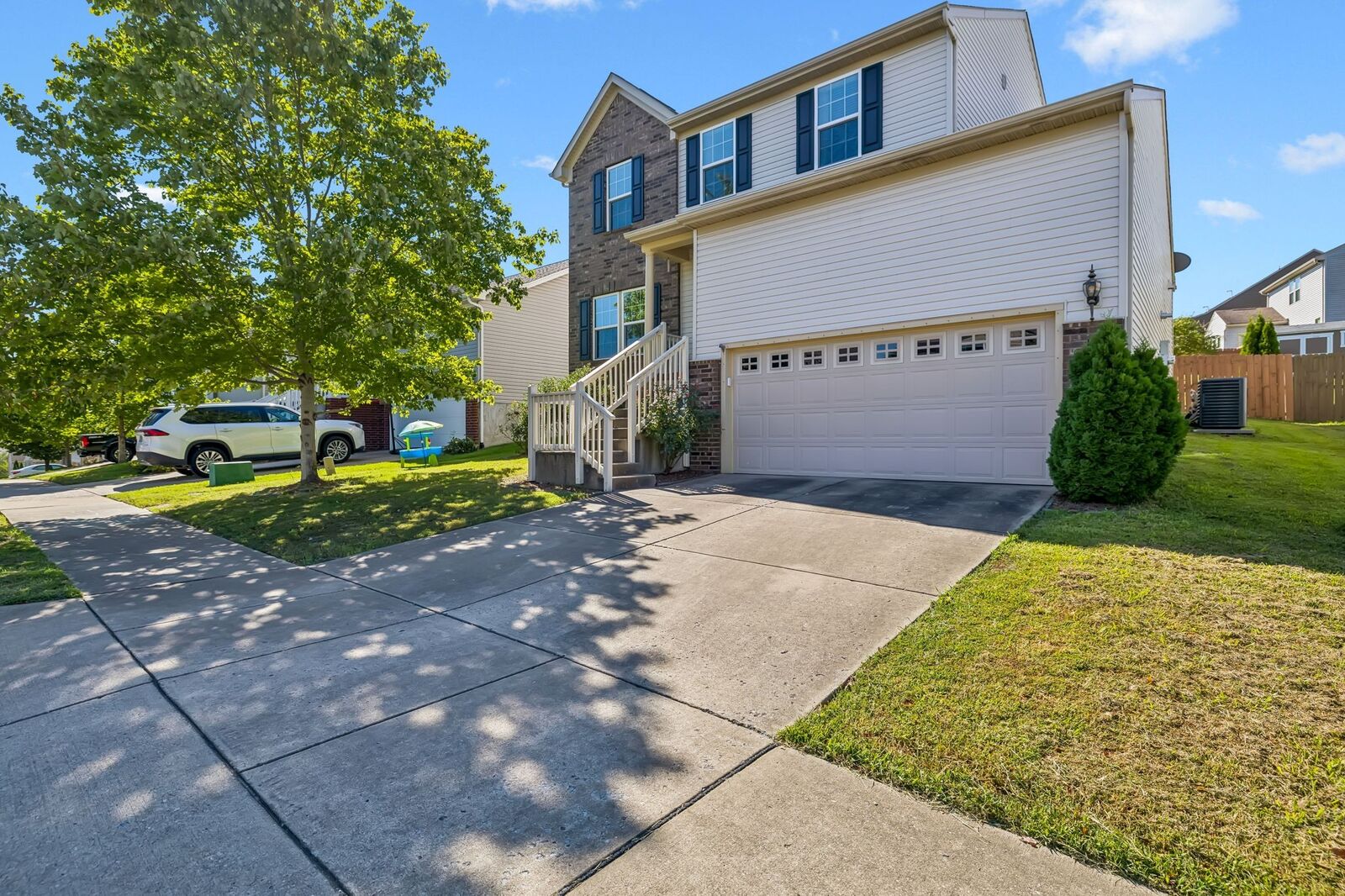 Property Photo:  1429 Scarcroft Ln  TN 37221 