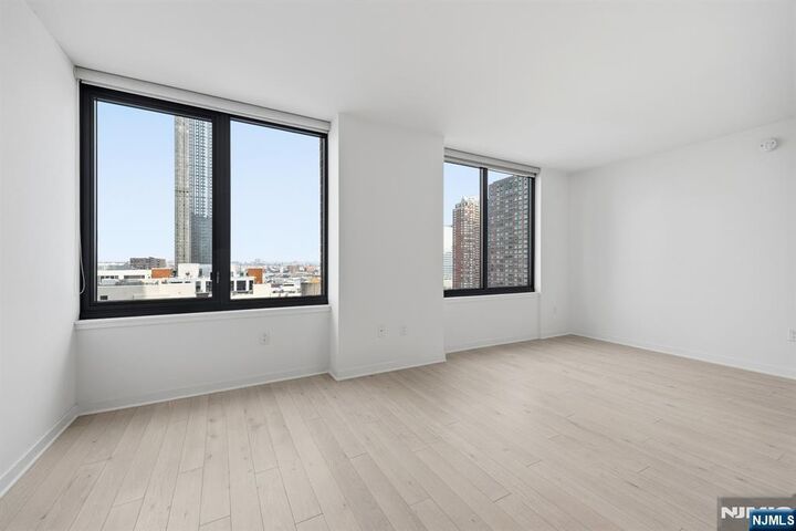 Property Photo:  151 Bay Street 1709  NJ 07302 