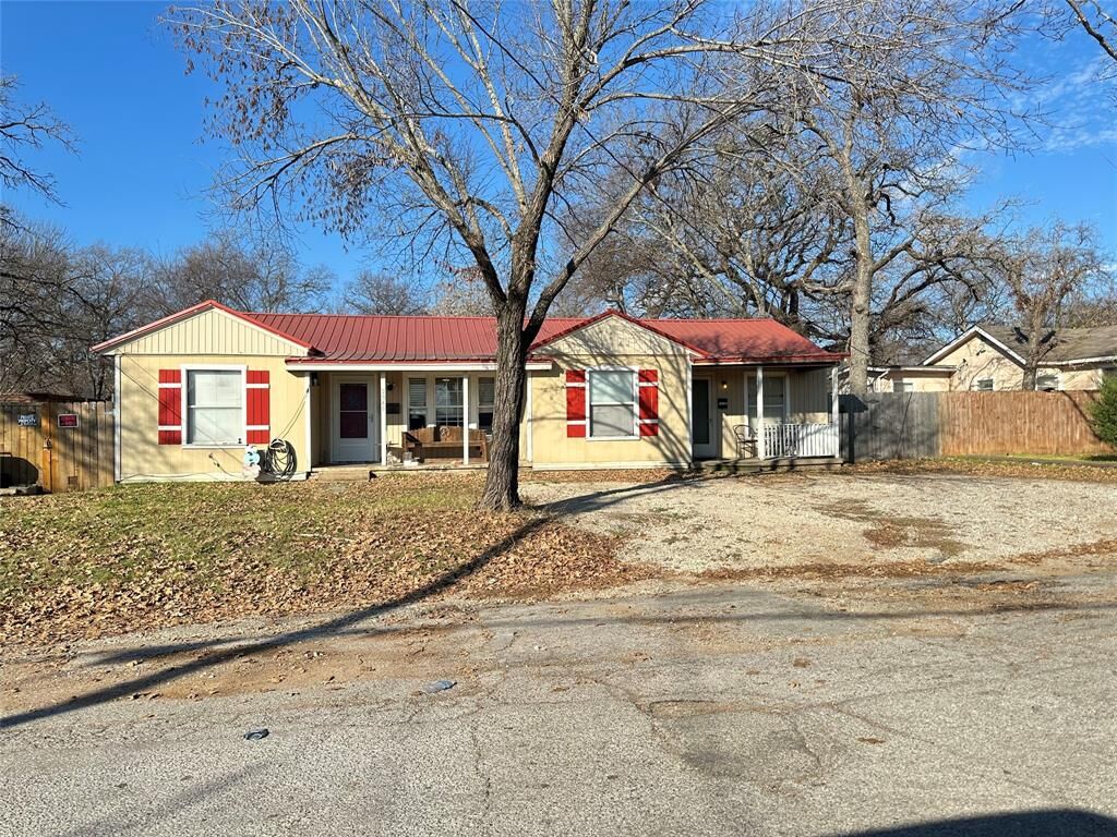 Property Photo:  2940 Hunter Street Street  TX 76112 