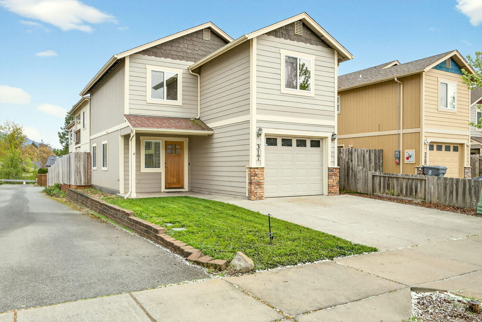Property Photo:  317 SW Bayou Place  OR 97526 