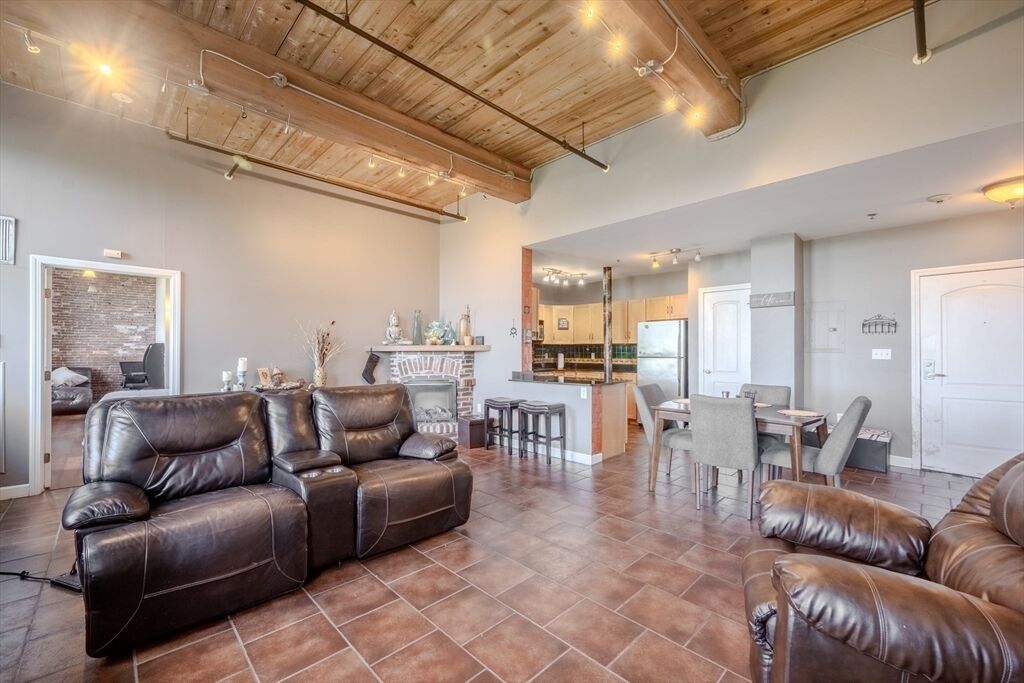 Property Photo: 52 Lawrence Dr M408 MA 01854