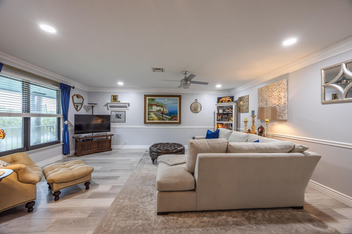 Property Photo: 201 SW 1st Street 0100 FL 33432