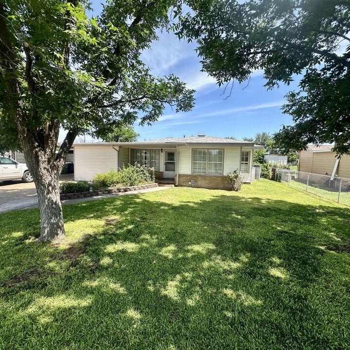 Property Photo:  418 E 39th Street  TX 76903 