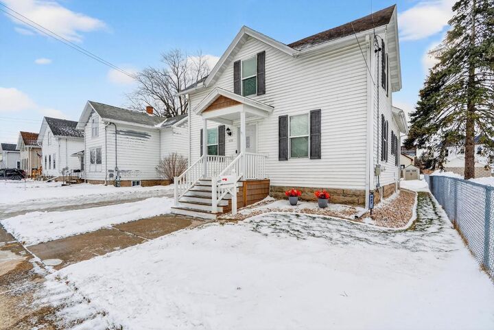 Property Photo:  427 West 12th Avenue  WI 54902 
