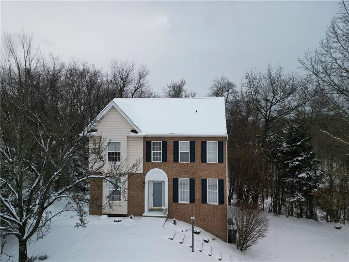 Property Photo: 403 Saint James Ct PA 16066