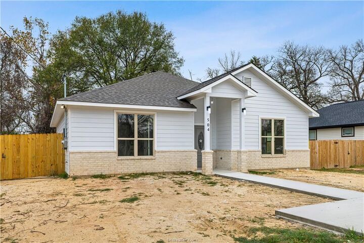 Property Photo:  504 West Tenth Street  TX 77859 