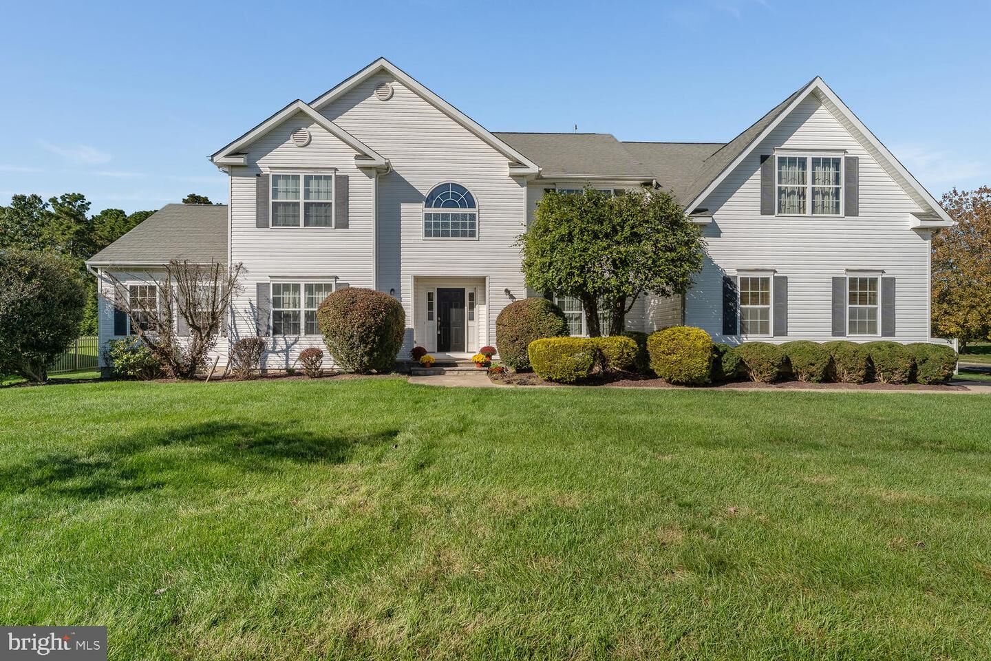 Property Photo:  8 Duchess Drive  NJ 08831 