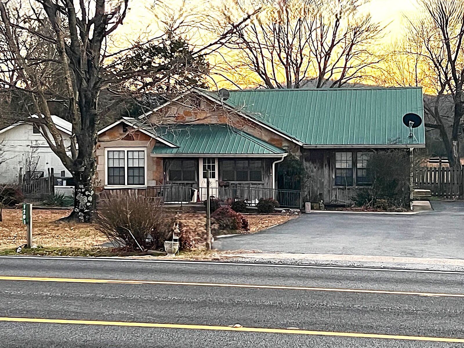 Property Photo:  1201 E Main Street  AR 72560 