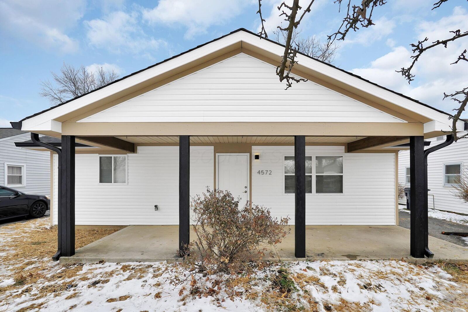 Property Photo: 4572 Saint Anthony Lane OH 43213