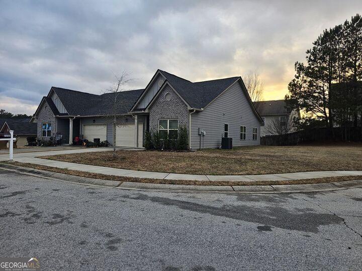 Property Photo:  2153 Red Oak Circle  GA 30291 