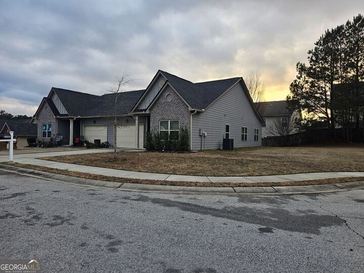 Property Photo:  2153 Red Oak Circle  GA 30291 