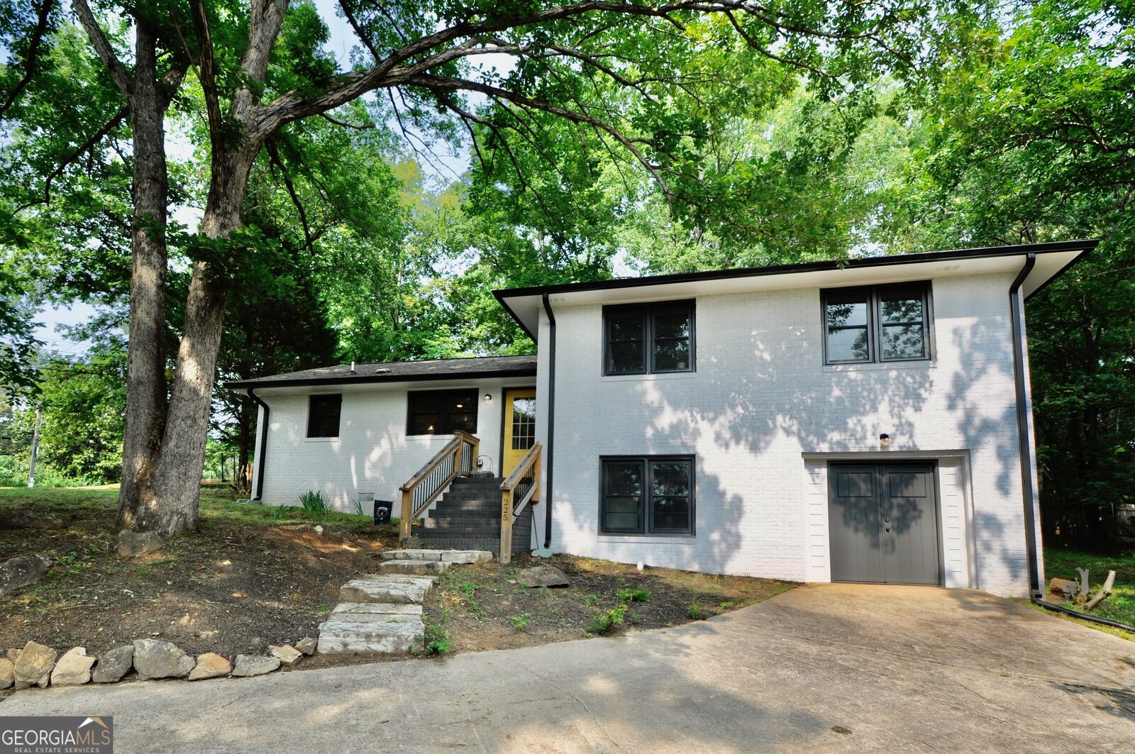 Property Photo: 225 Sherwood Drive GA 30606