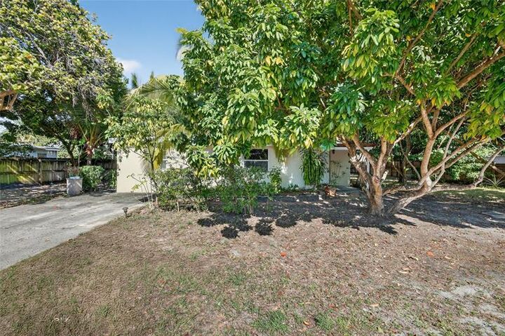 Property Photo: 617 NW 43rd Ct FL 33309