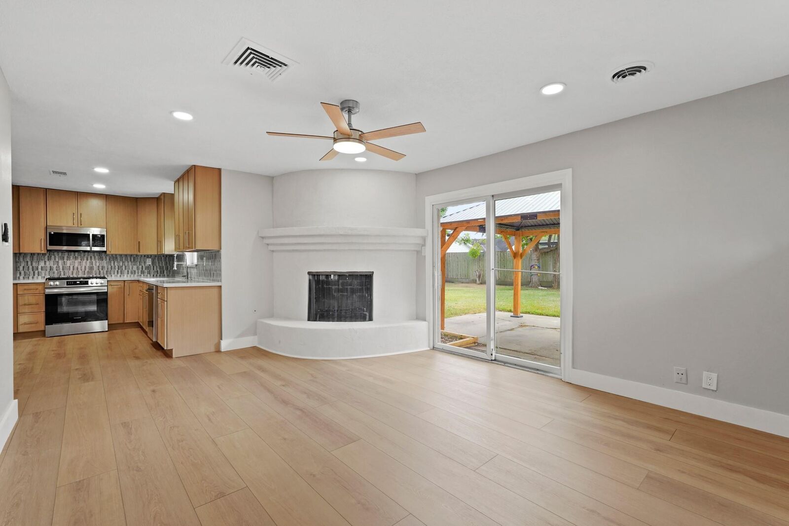 Property Photo:  5451 Redstart Street  TX 77096 