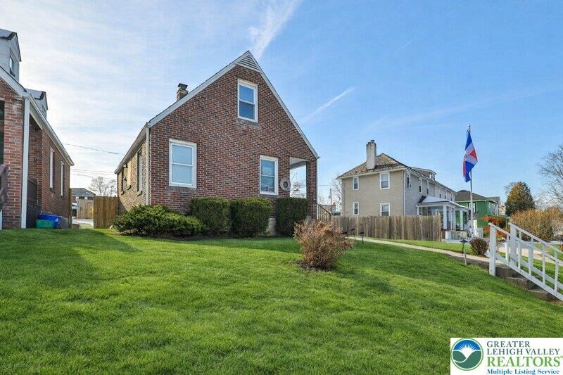 Property Photo: 1147 Arcadia Street PA 18018