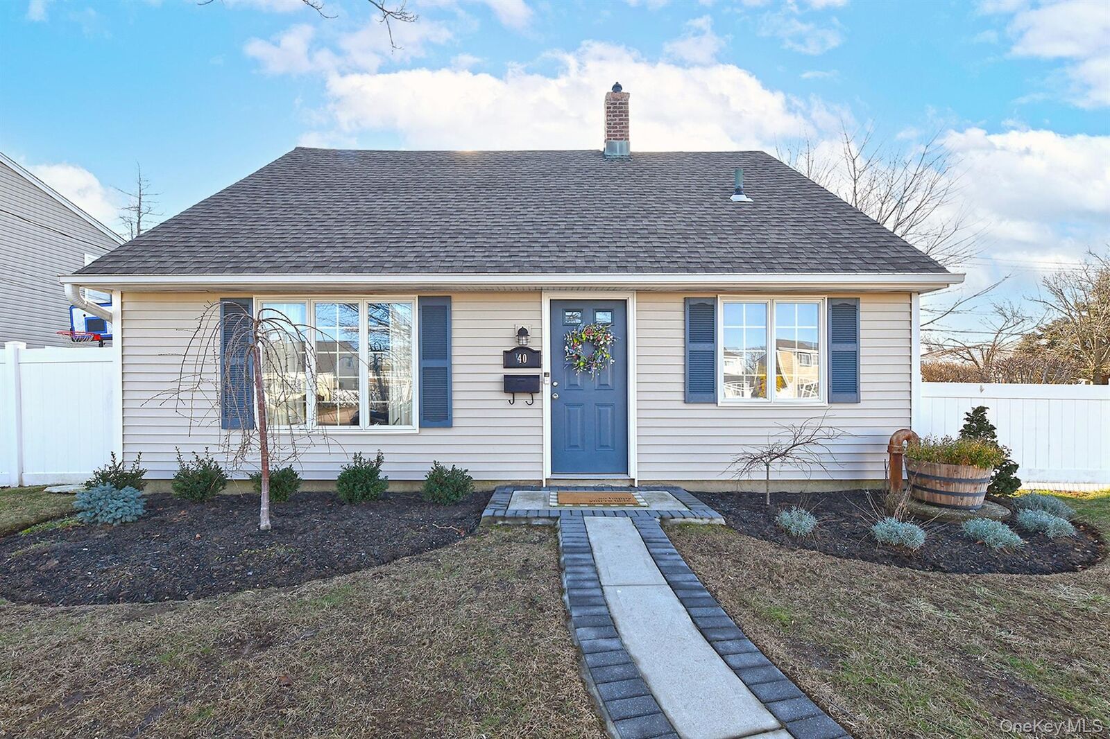 Property Photo:  40 Knoll Lane  NY 11756 