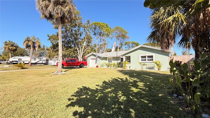 Property Photo:  1667 N Dakota Avenue NE  FL 33703 