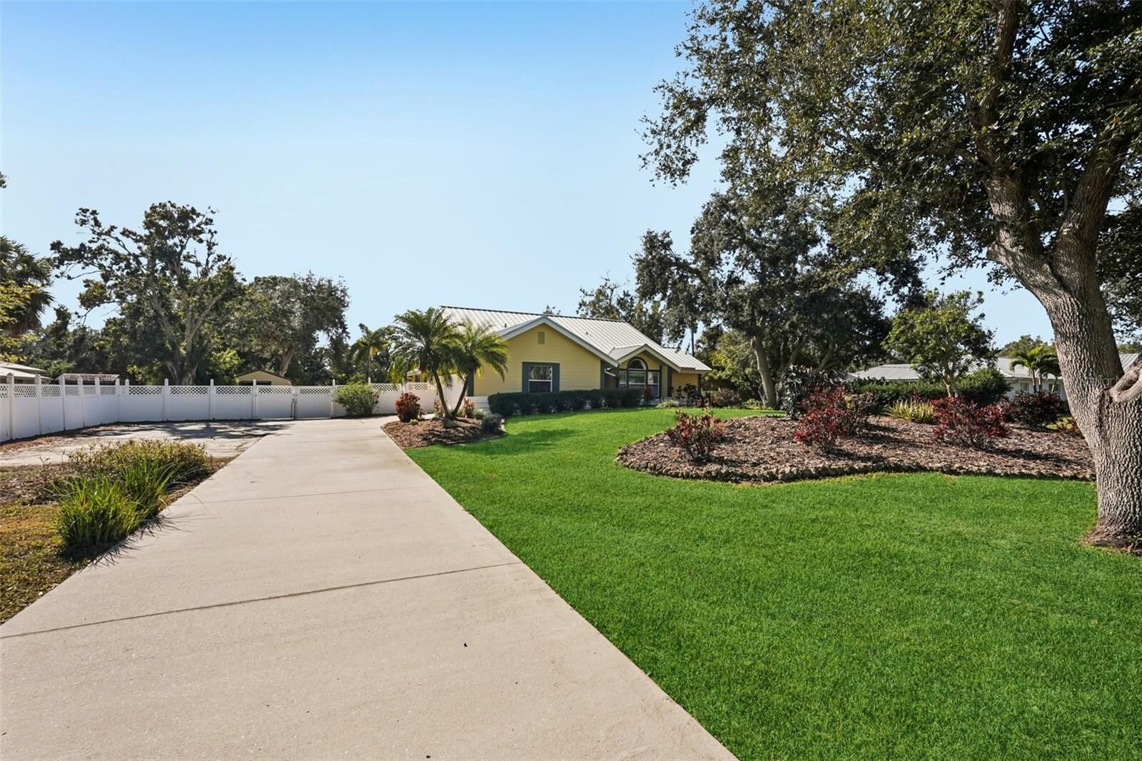 Property Photo: 600 Shetland FL 34275