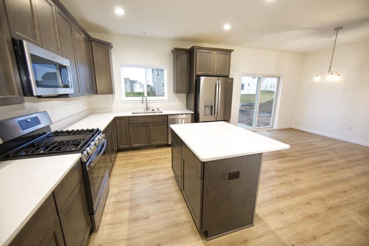 Property Photo:  2009 Savannah Dr   53024 