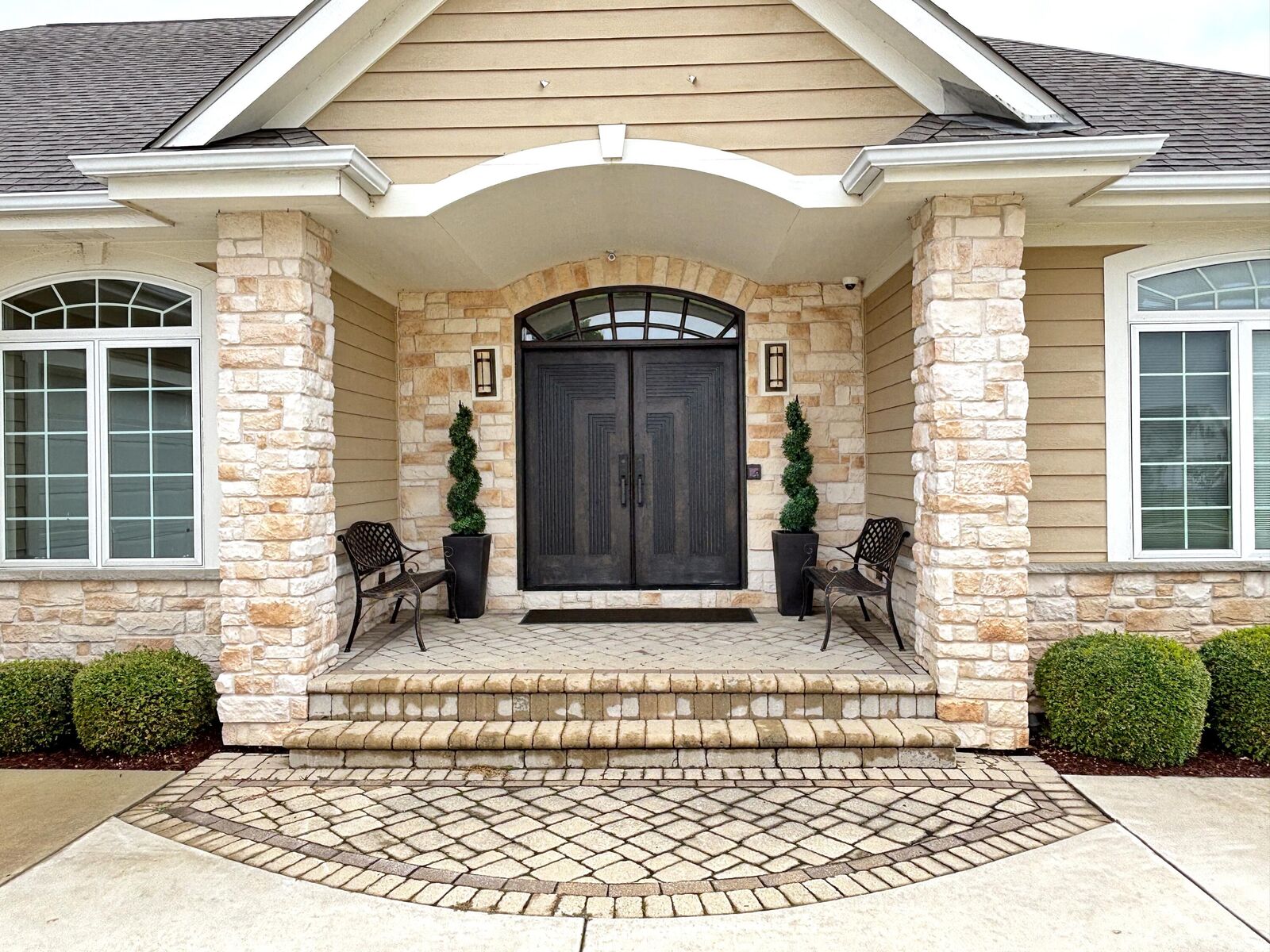 Property Photo:  1348 W Stillwater Cir  WI 53092 