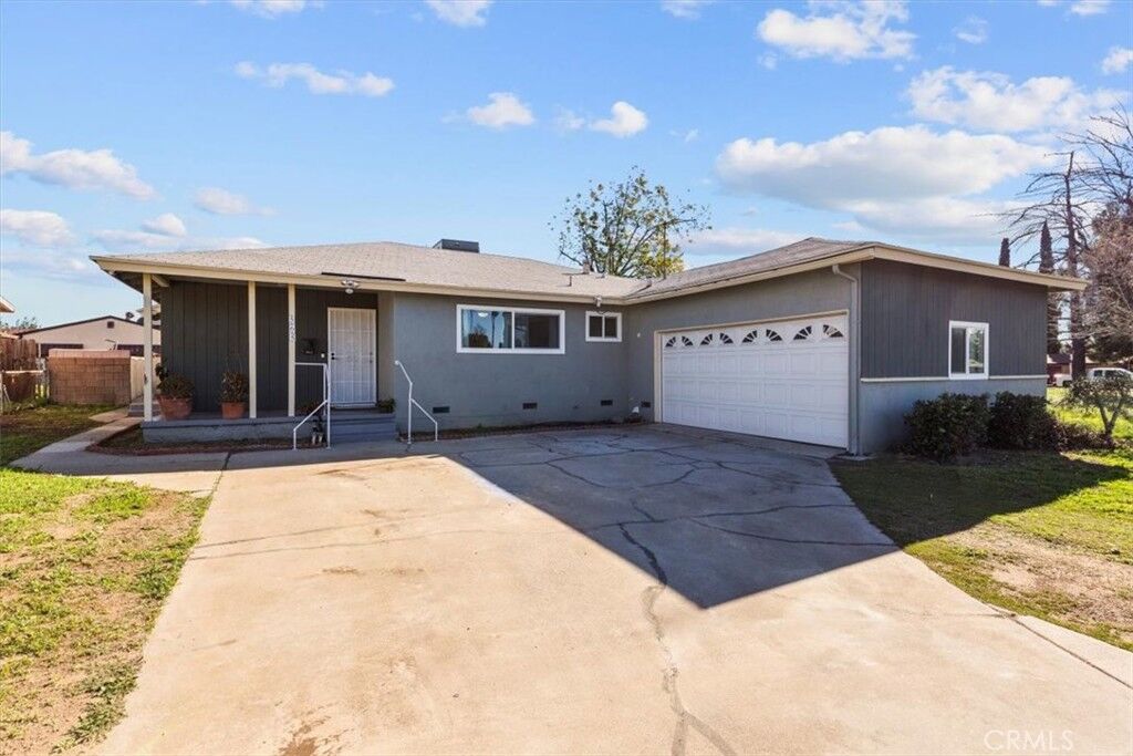 Property Photo: 565 N Riverside CA 92376