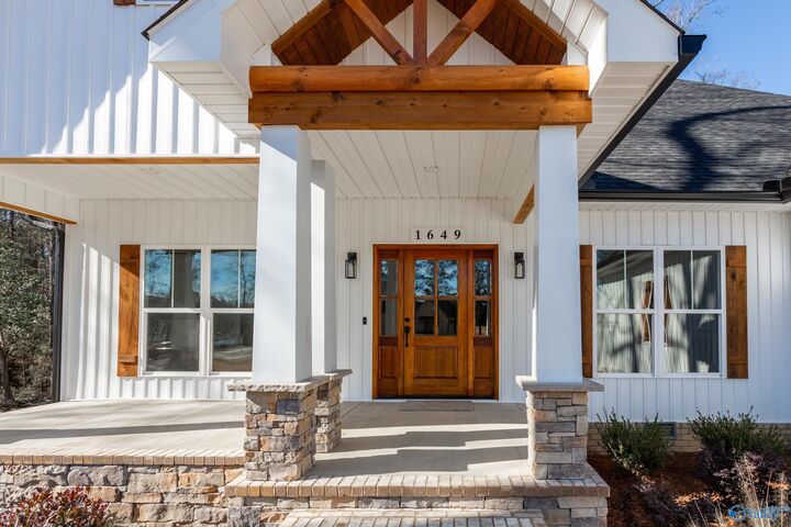 Property Photo:  1649 Church Circle  AL 35901 