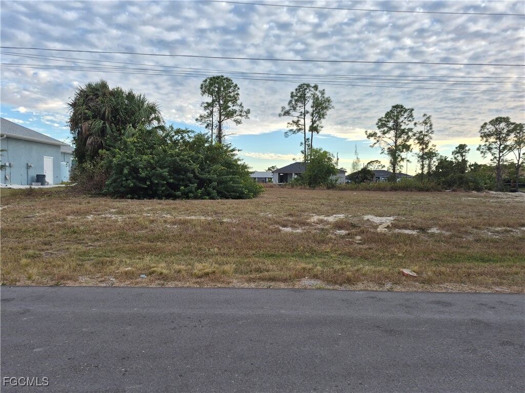 Property Photo: 2214 NE 35th Lane FL 33909