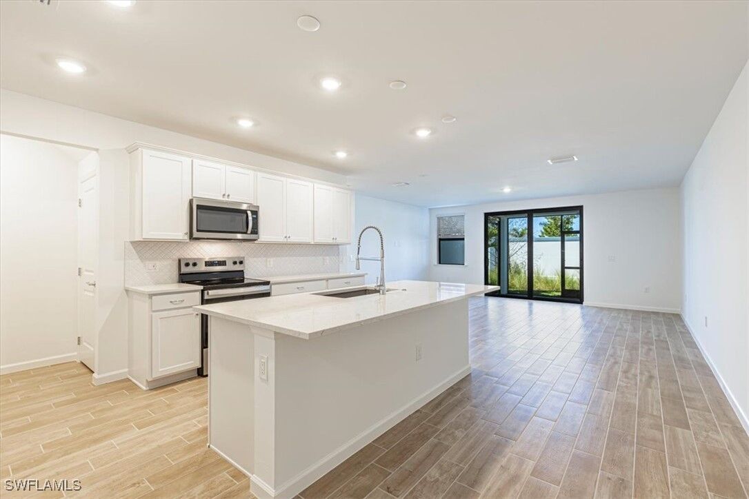 Property Photo: 27842 Solis Grande Drive FL 34135