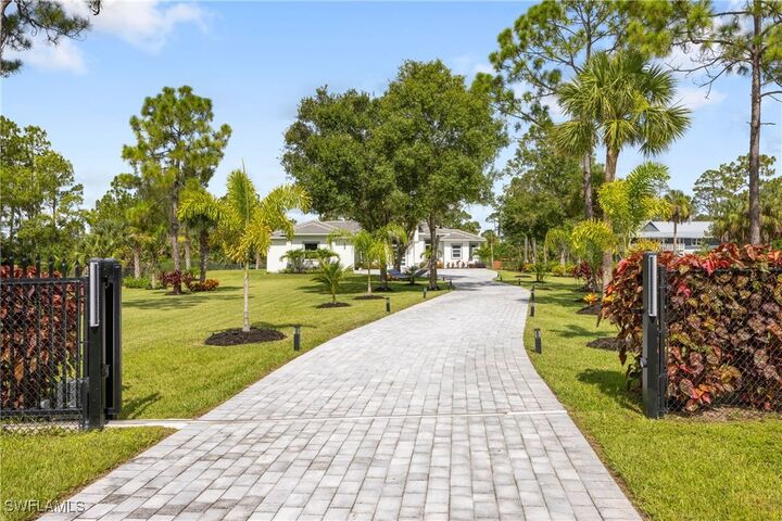 Property Photo:  909 8th Street SE  FL 34117 