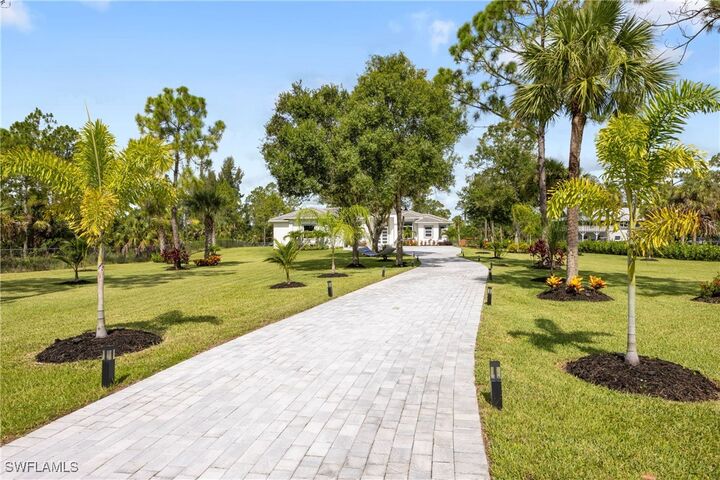 Property Photo: 909 8th Street SE FL 34117